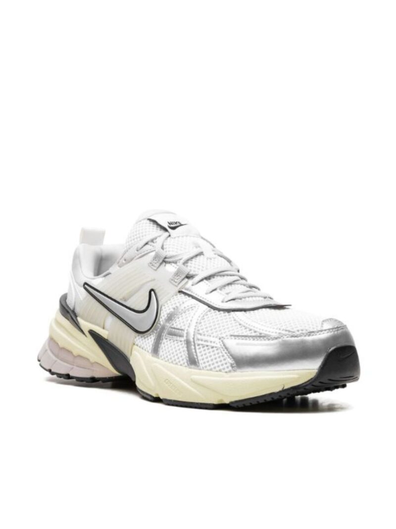 Nike V2 Run Pure Platinum Metallic Silver - Image 2