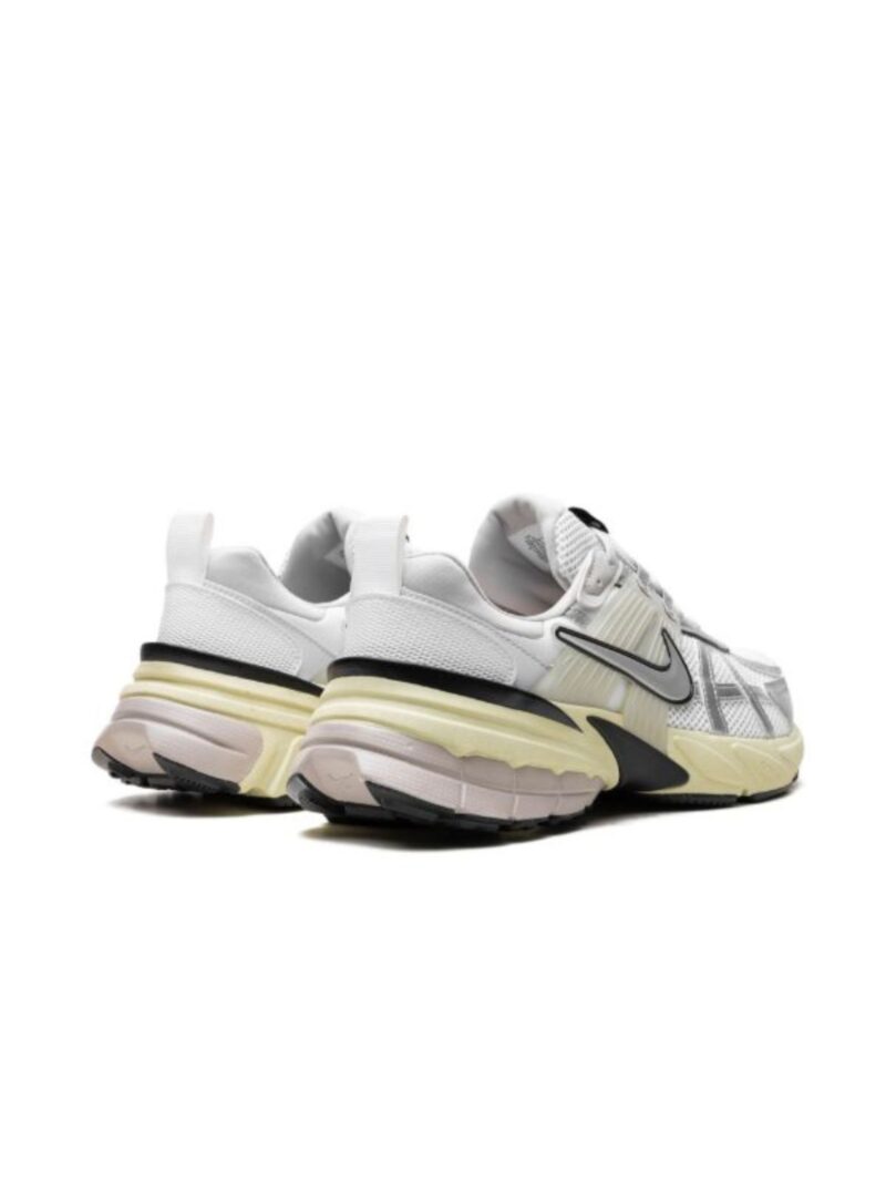 Nike V2 Run Pure Platinum Metallic Silver - Image 3